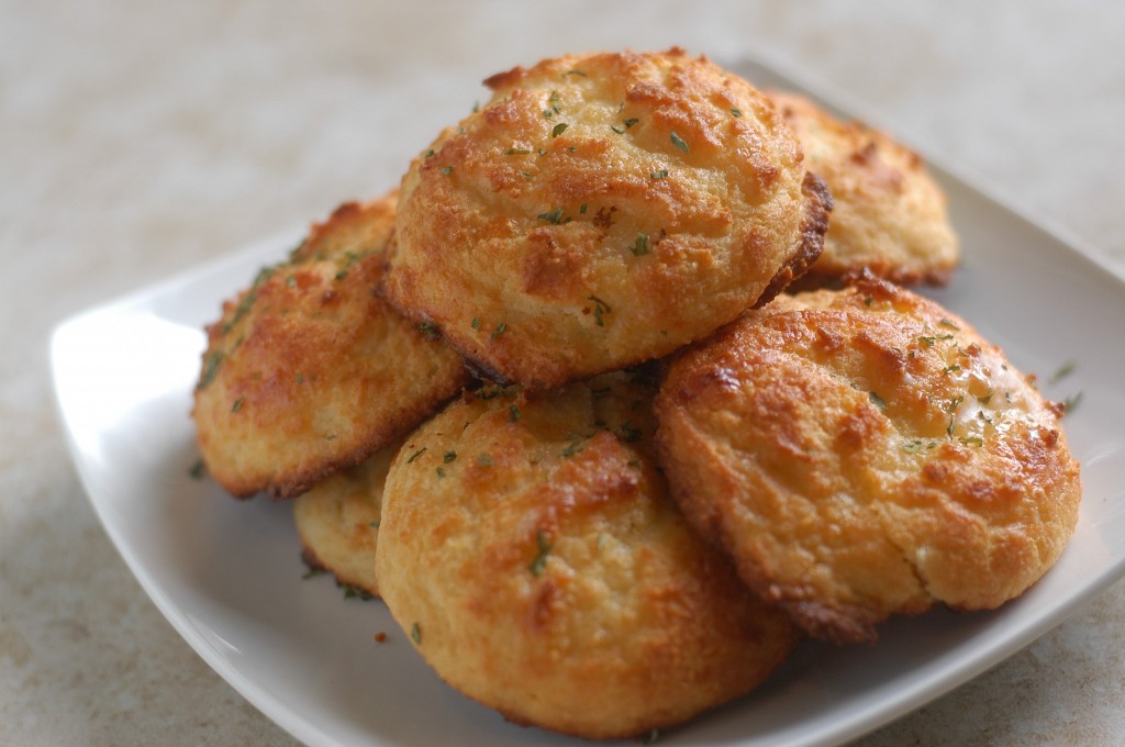 Cheesy-Cheese Garlic Biscuits (Grain-Free Red Lobster Biscuits)