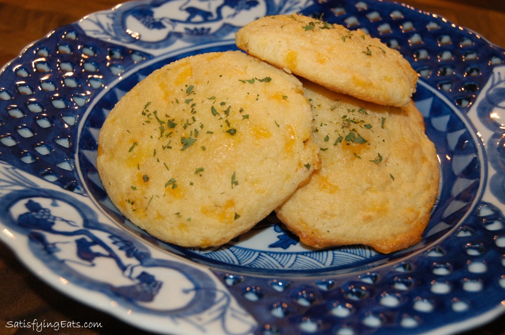 Cheesy-Cheese Garlic Biscuits (Grain-Free Red Lobster Biscuits)