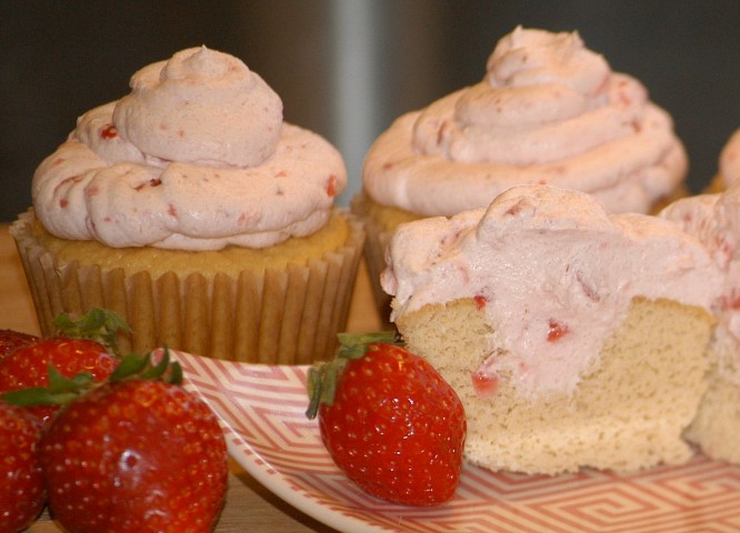 Strawberry Cupcakes (Small)